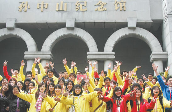 Teenagers from Taiwan attr...