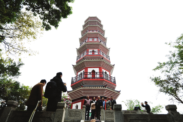 Yandun Mountain Tower has taken on a new look. [Photo by Miao Xiaojian]