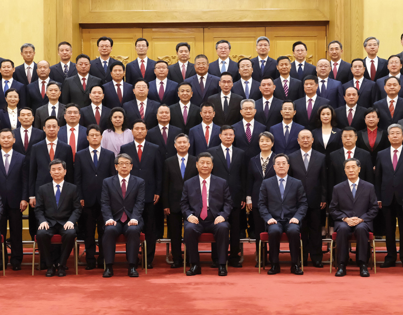 习近平会见全国优秀县委书记002.jpg