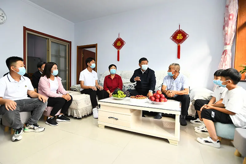 习近平在河北承德考察010.png
