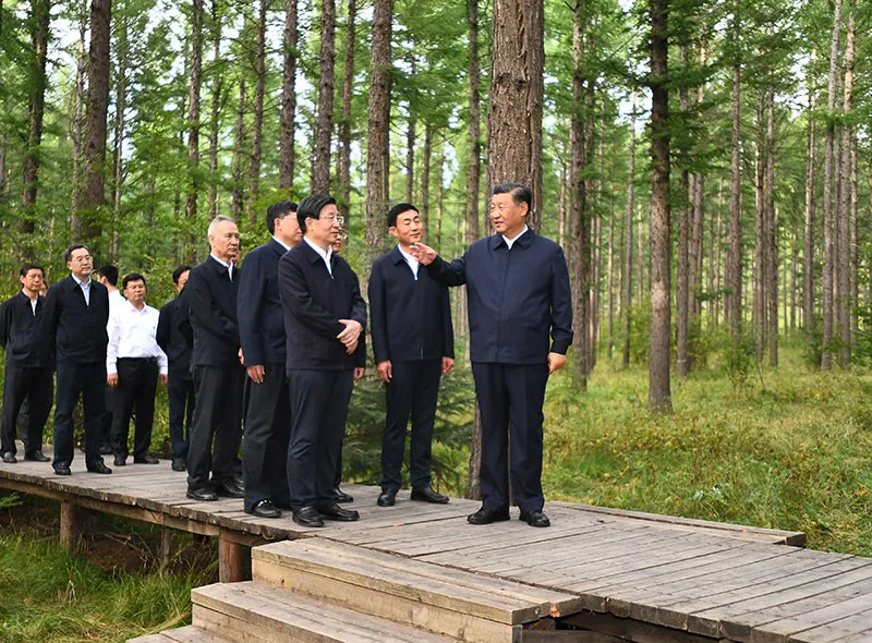 习近平在河北承德考察005.png