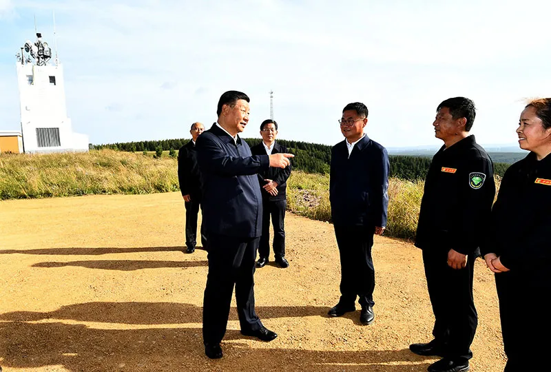 习近平在河北承德考察004.png