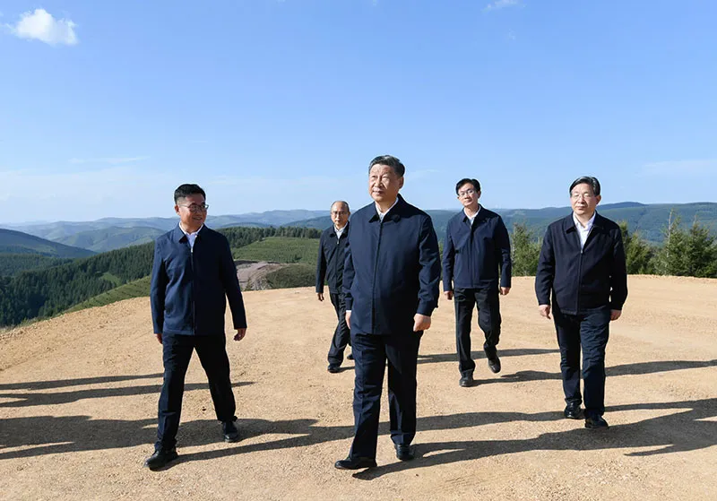 习近平在河北承德考察002.png