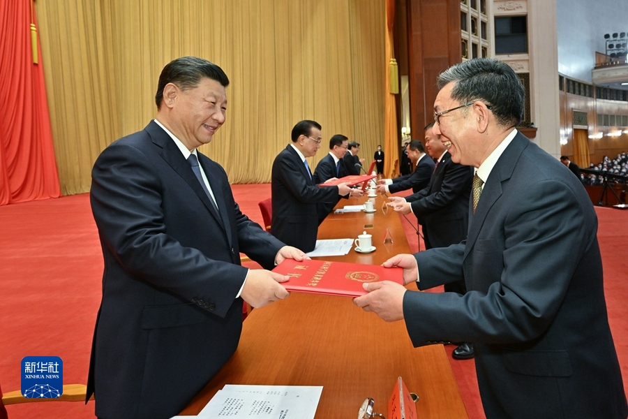 中共中央国务院隆重举行国家科学技术奖励大会010.png