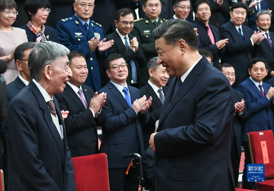 中共中央国务院隆重举行国家科学技术奖励大会006.png