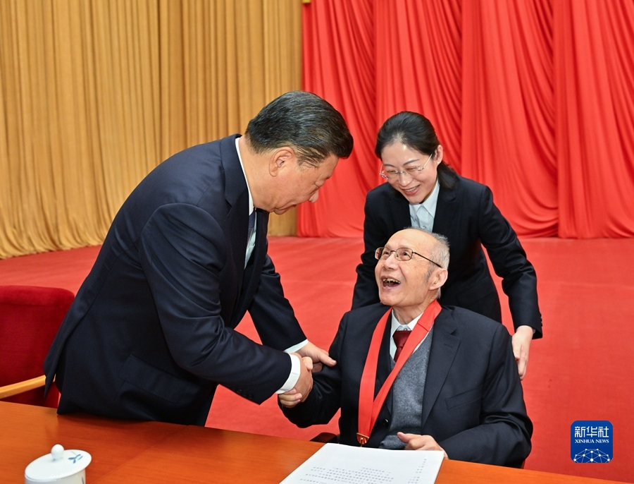 中共中央国务院隆重举行国家科学技术奖励大会004.png