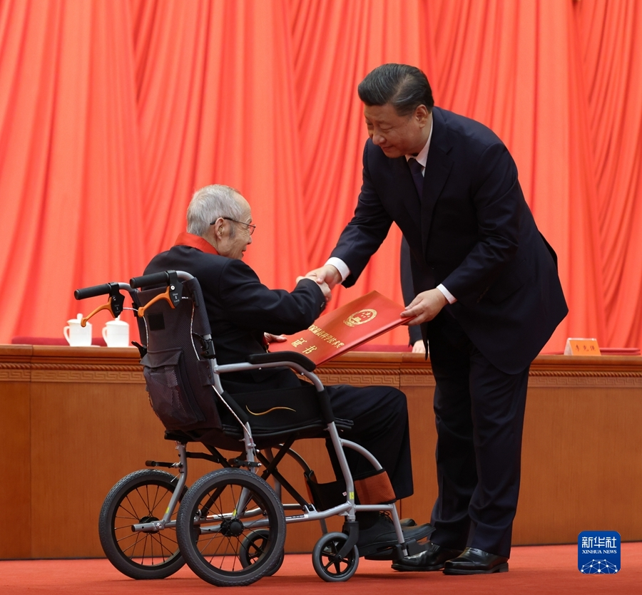 中共中央国务院隆重举行国家科学技术奖励大会003.png