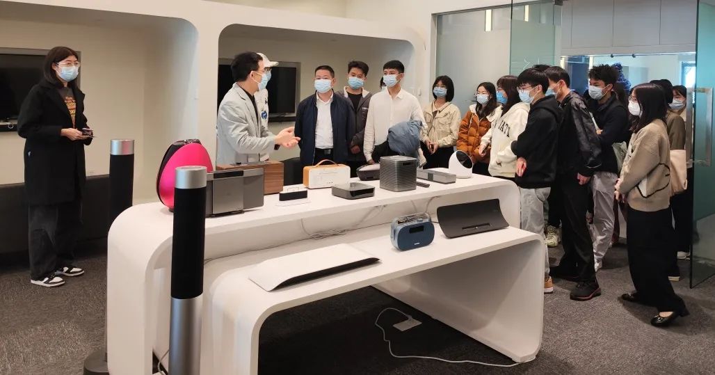 2022-2-22港口镇召开2022年应届毕业大学生代表和企业交流会003.jpg