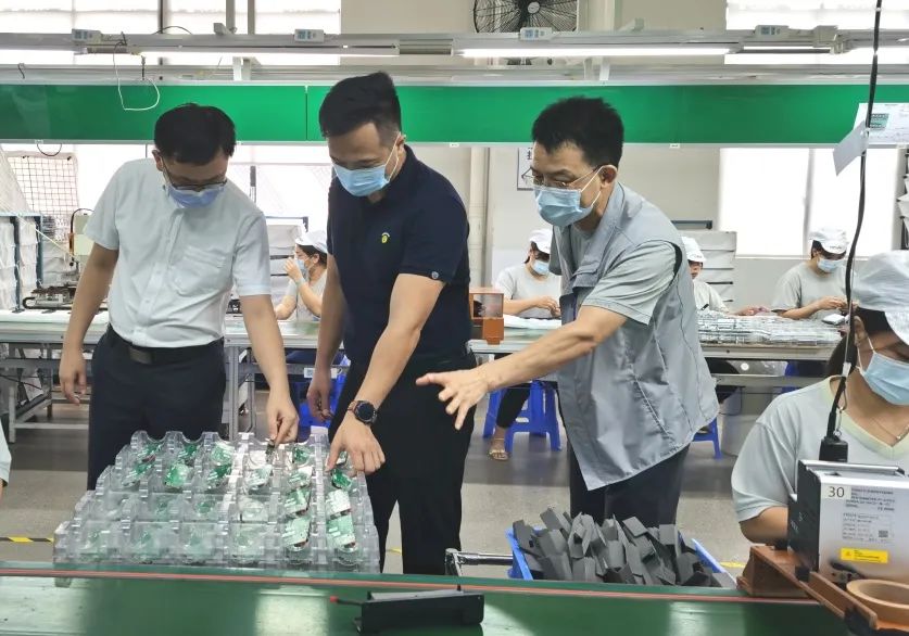 市人力资源和社会保障局党组书记、局长黄学礼带队到我镇企业走访调研002.jpeg
