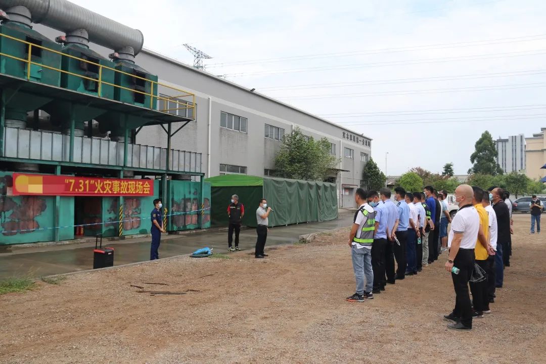 港口镇召开火灾事故现场警示会.jpeg