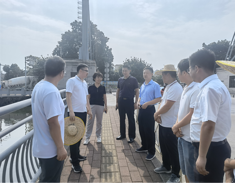 市住房和城乡建设局到港口镇督导检查.png