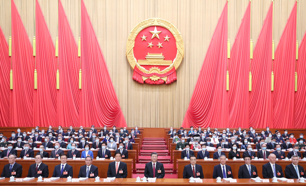 十四届全国人大一次会议在京开幕 习近平等在主席台就座.jpg