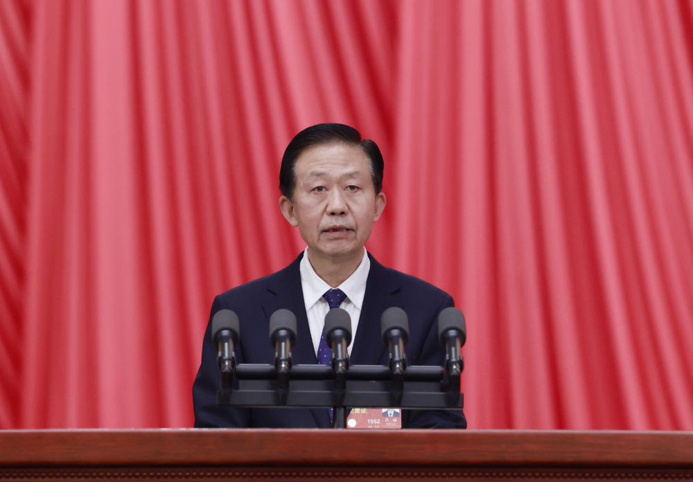 十四届全国人大一次会议举行第二次全体会议 习近平等在主席台就座5.jpg
