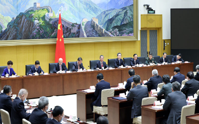 李强主持召开国务院第一次全体会议