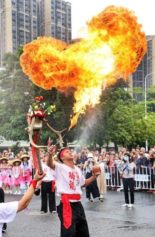 港口镇举行民俗巡游活动003.jpeg