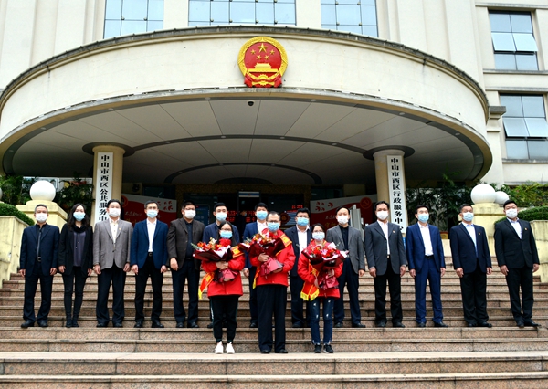 迎接抗疫英雄.jpg