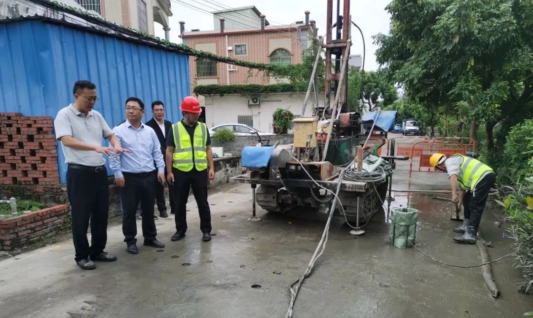 阜沙镇主要领导开展未达标水体综合整治工程督导检查