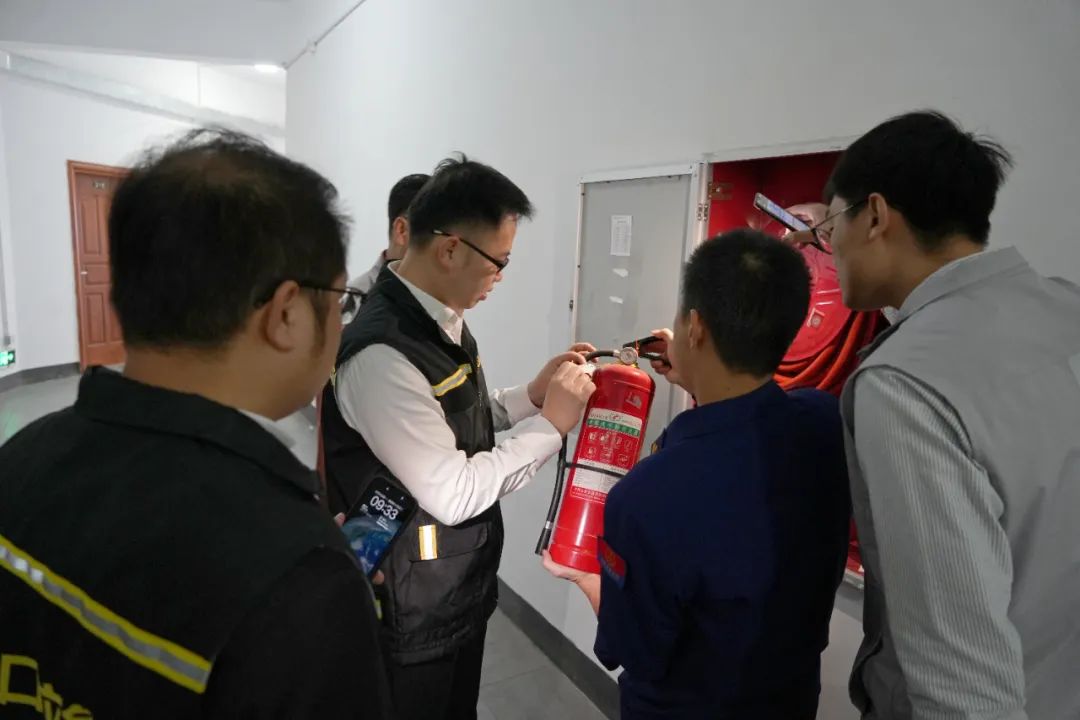 筑牢安全防线！港口镇开展安全生产检查.jpeg