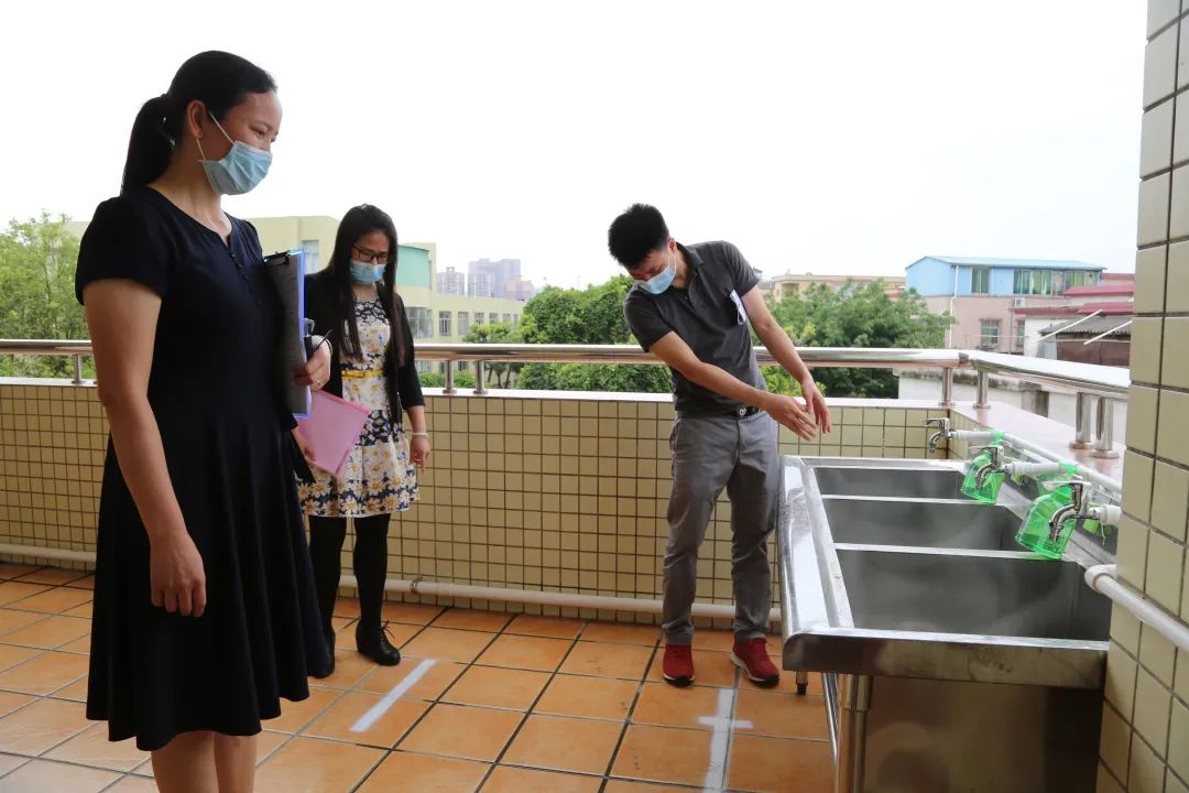 2020-5-13港口镇民主小学迎接市督察组进行复学检查工作002.jpg