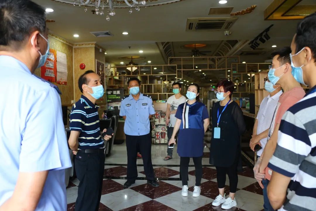 2020-5-22港口镇开展文化市场清理整治行动001.jpg
