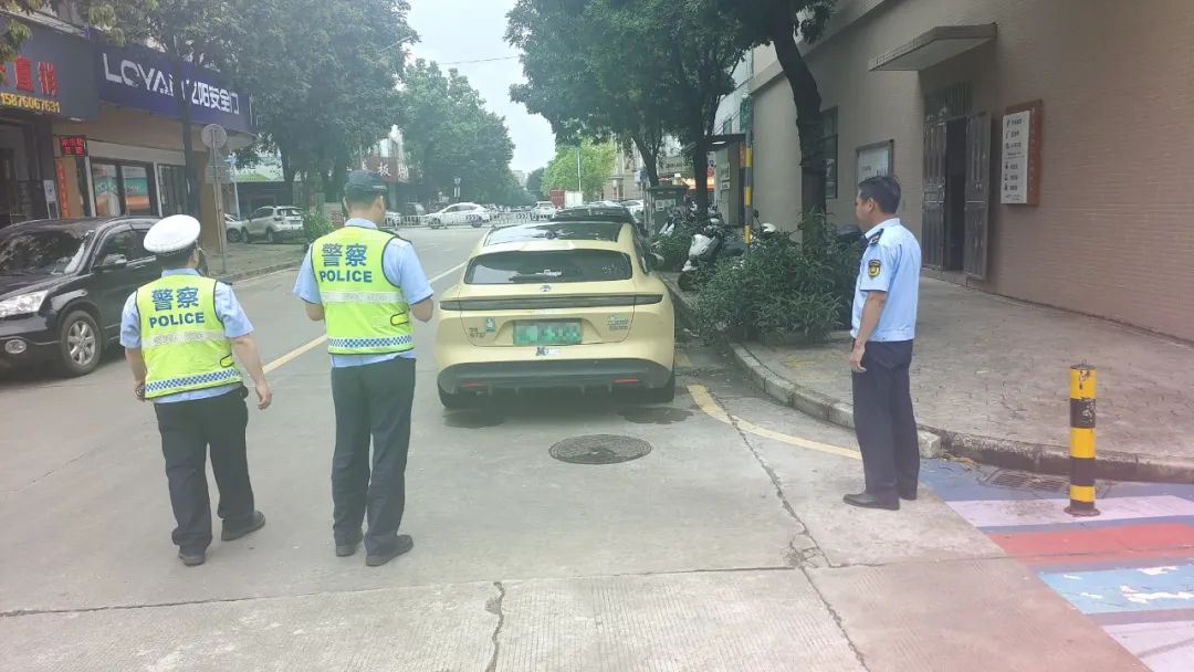 整治违停车辆2.jpg