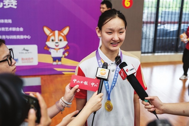 Li Yipin claims two gold medals. Photo by Zhang Jingtian