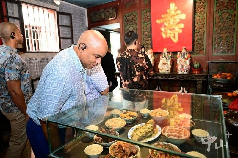 Delegates visit the Museum of Dr Sun Yat-sen, home to his former residence. Photo/Zhongshan Daily