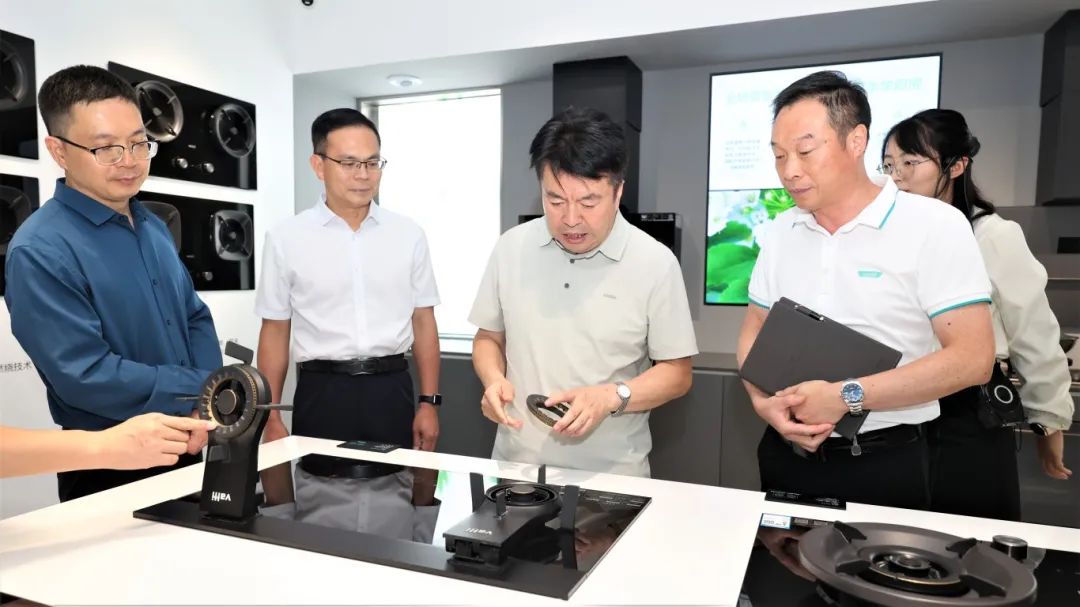 中国科学院院士李殿中到小榄调研
