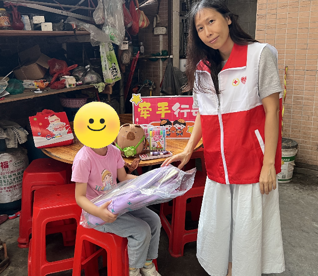 小榄镇开展“微心愿”活动，为困境儿童送上心愿礼物.png
