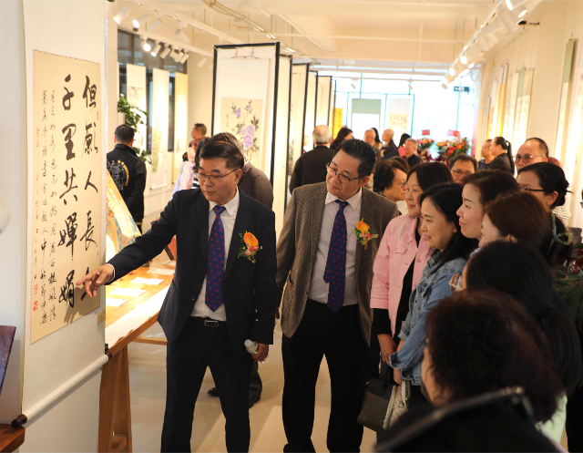 举办“五桂书情，墨韵飘香”书法艺术展览.JPG