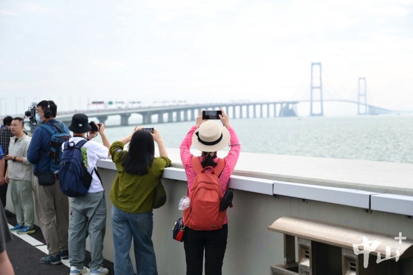 Exploring mega engin...