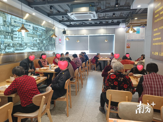 每天中午,小榄长者饭堂里总是坐满了长者。 受访者 供图