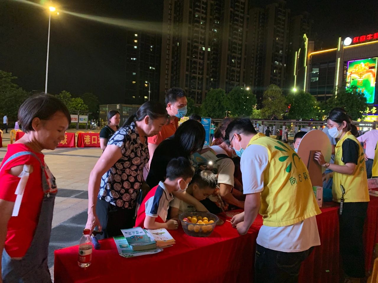 2020-6-26港口镇开展禁毒日宣传活动002.jpg