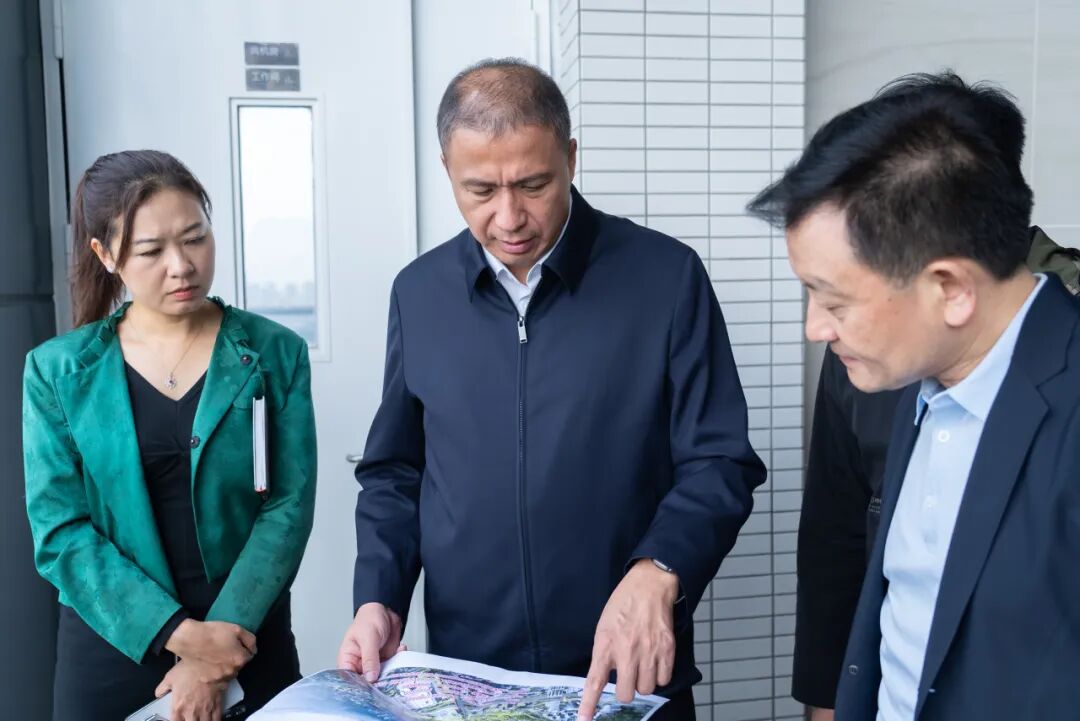 东区街道领导班子深入社区宣讲党的二十届四中全会精神