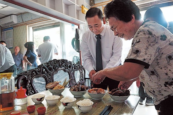 Marking the 50th anniversary of diplomatic relations between China and Fiji, Ambassador Lee returns to his ancestral residence in Zhongshan's Lantian village, Guangdong province, on July 24, 2025. [Photo/Xinhua]