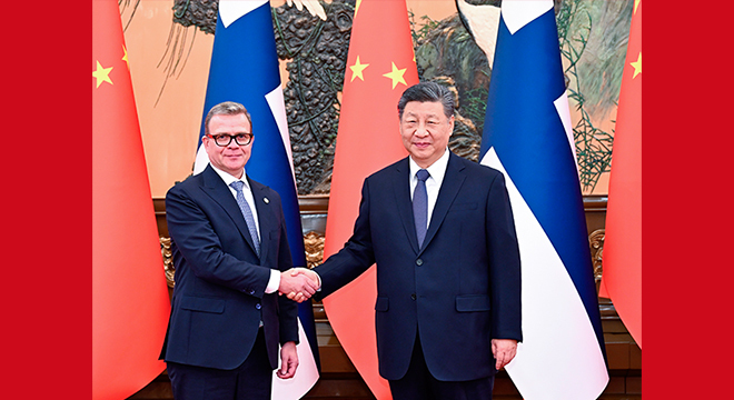 习近平会见芬兰总理奥尔波