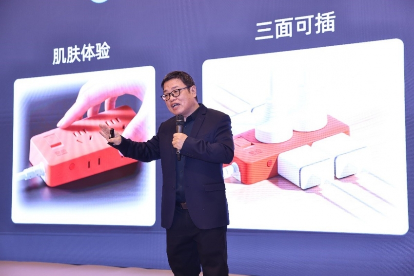 Kuang Jian, general manager of Zhongshan Gamder Electric Appliance Co Ltd, introduces the company's new power strip product series in Guangzhou, the capital of Guangdong. [Photo provided to chinadaily.com.cn]