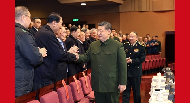 中央军委举行慰问驻京部队老干部迎新春文艺演出 习近平向全军老同志祝贺新春