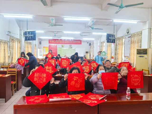 古镇镇“双百”社工开展新春福字拓印活动.jpg