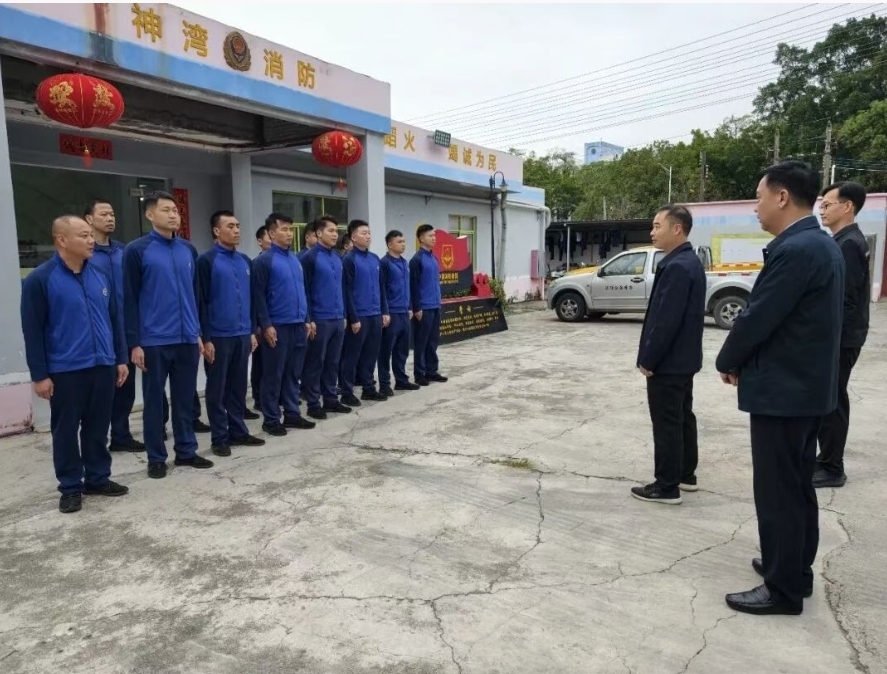 年初一，镇领导检查值班值守并慰问一线工作人员