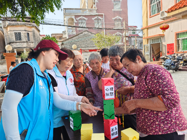 开展“政策零距离，服务暖人心”社工服务暨残疾人政策宣传活动 (4).jpg