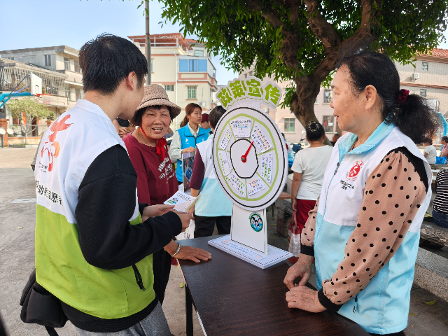开展“政策零距离，服务暖人心”社工服务暨残疾人政策宣传活动 (6).jpg