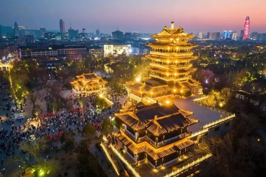 A photo of the Chaoran Pavilion in Daming Lake Scenic Area, Jinan city, Shandong province. (Source: Jinan Fabu)
