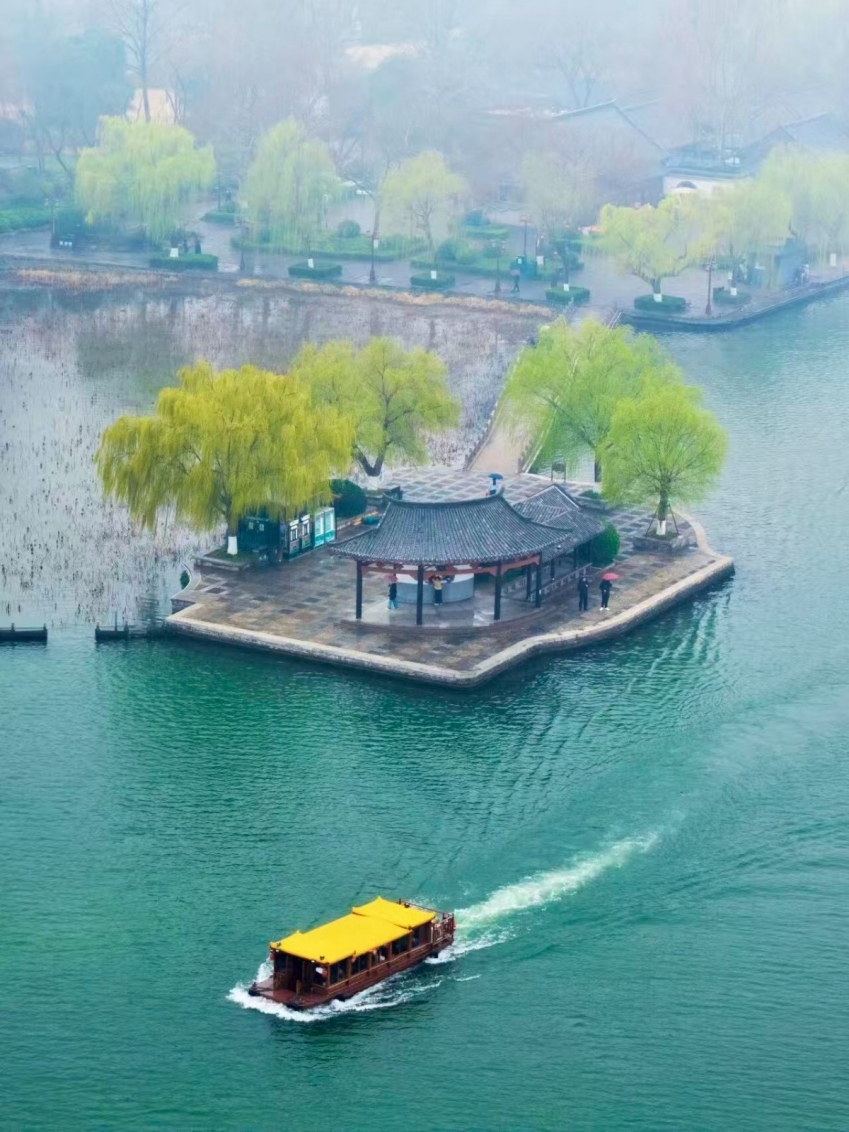 Daming Lake in the misty rain. Photo/Quanyou Jinan
