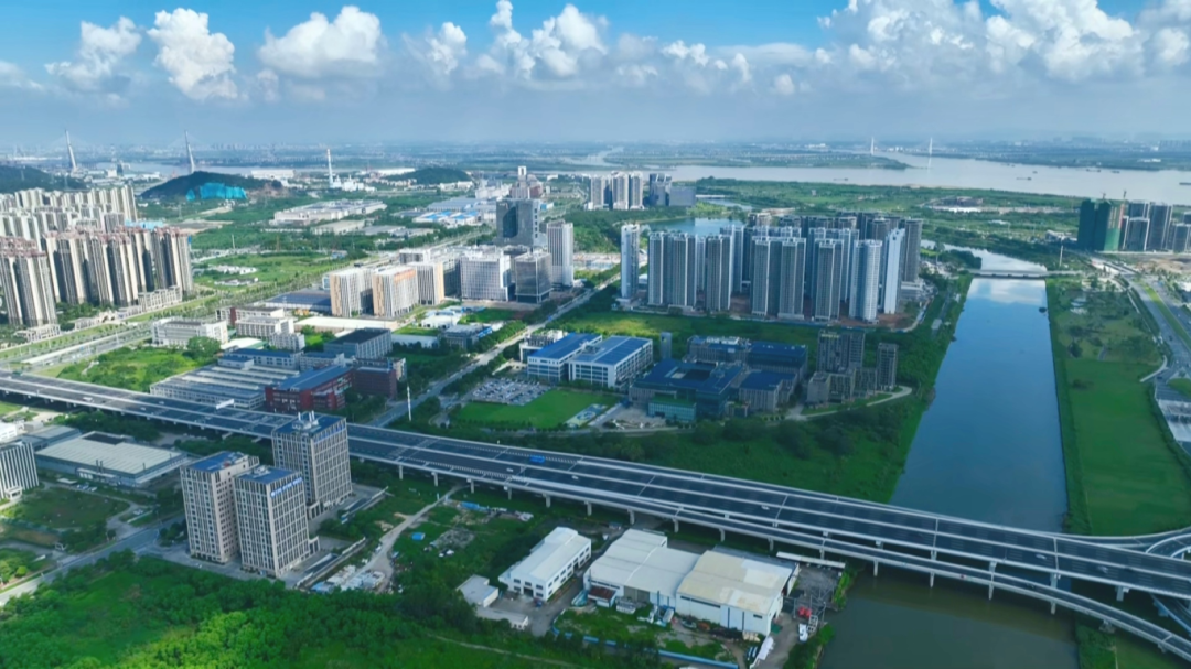 省级《意见》重磅赋能，桥头堡发展再启新程——罗绮冬带队做客《热点面对面》解读新区发展新蓝图
