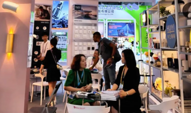 Overseas buyers floc...