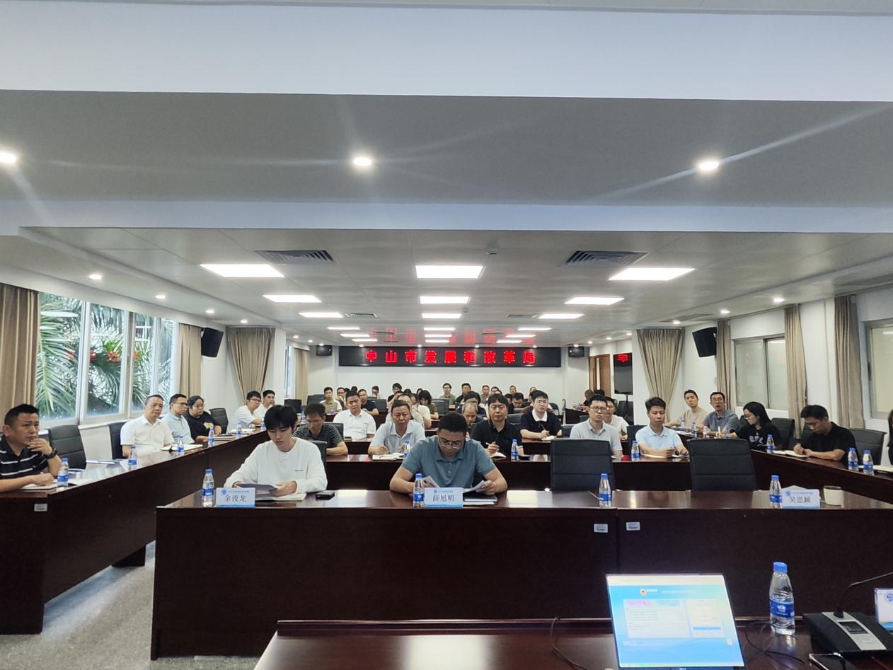 市发展改革局召开可再生能源发电项目建档立卡及供电设施安全生产培训会议