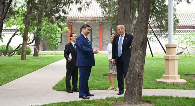 习近平同美国总统特朗普在中南海小范围会晤