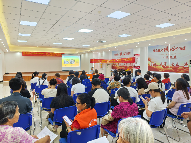 图一：活动现场吸引60名社区工作人员、一线社工、养老护理从业者及辖区长者家属参与。.jpg
