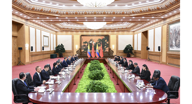 习近平同厄瓜多尔总统诺沃亚会谈